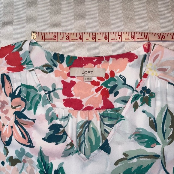LOFT Floral Flutter V-Neck Top Sz S Short Sleeve - Picture 11 of 12